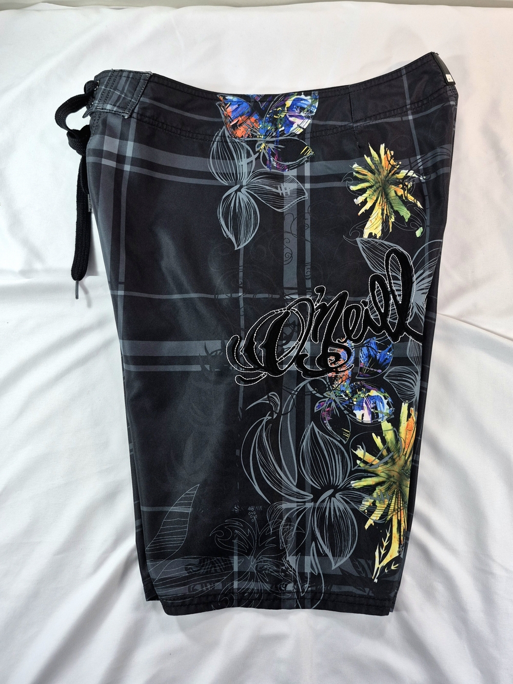 NWOT O'Neill Men's Plaid Floral Board Shorts Size 32 Black Graphic Swim Trunks